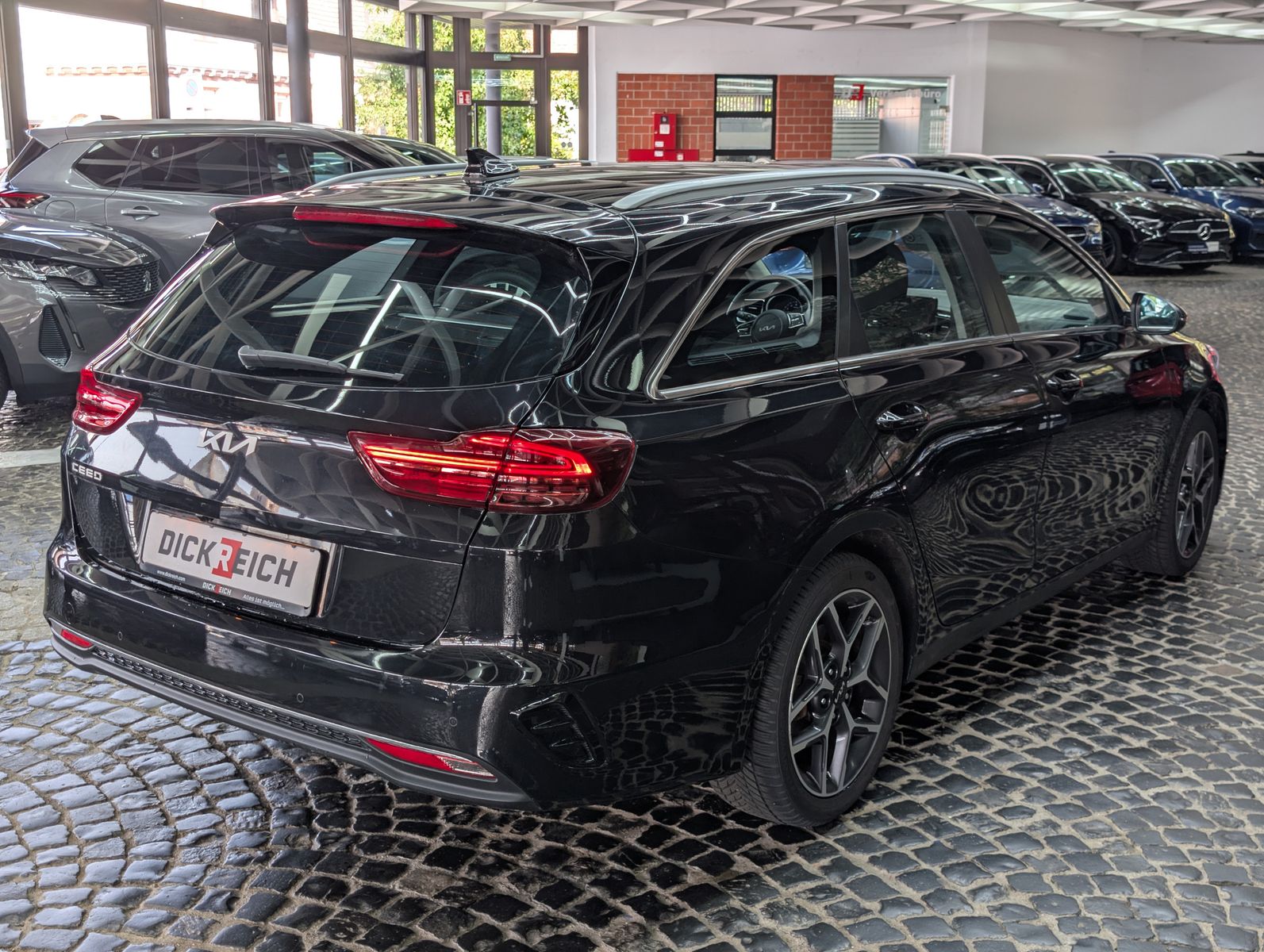 Fahrzeugabbildung Kia cee'd Sportswagon 1.5 DCT Spirit ACC*JBL*KAM*7J