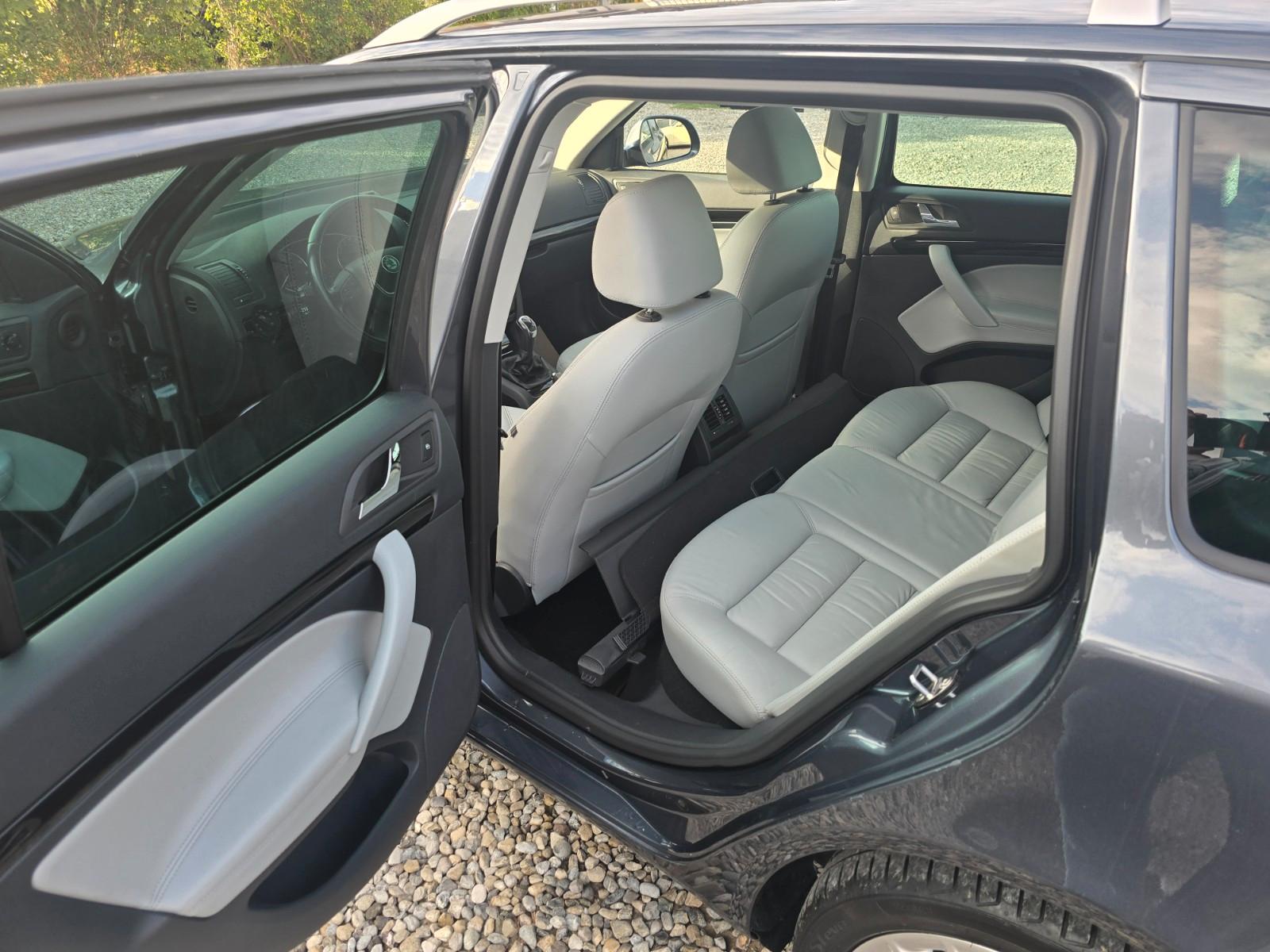 Skoda Octavia 2011 — photo 10