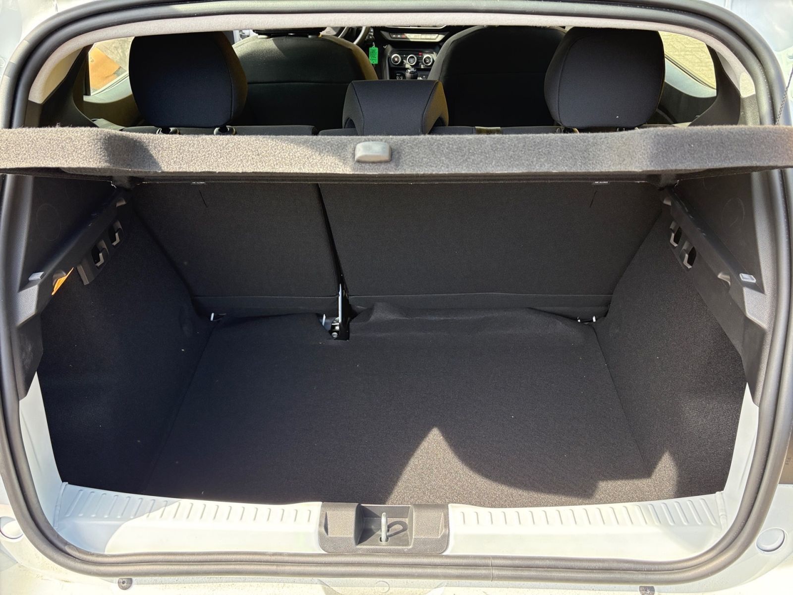 Fahrzeugabbildung Dacia Sandero III Stepway Expression TCE 90*Schiebedac