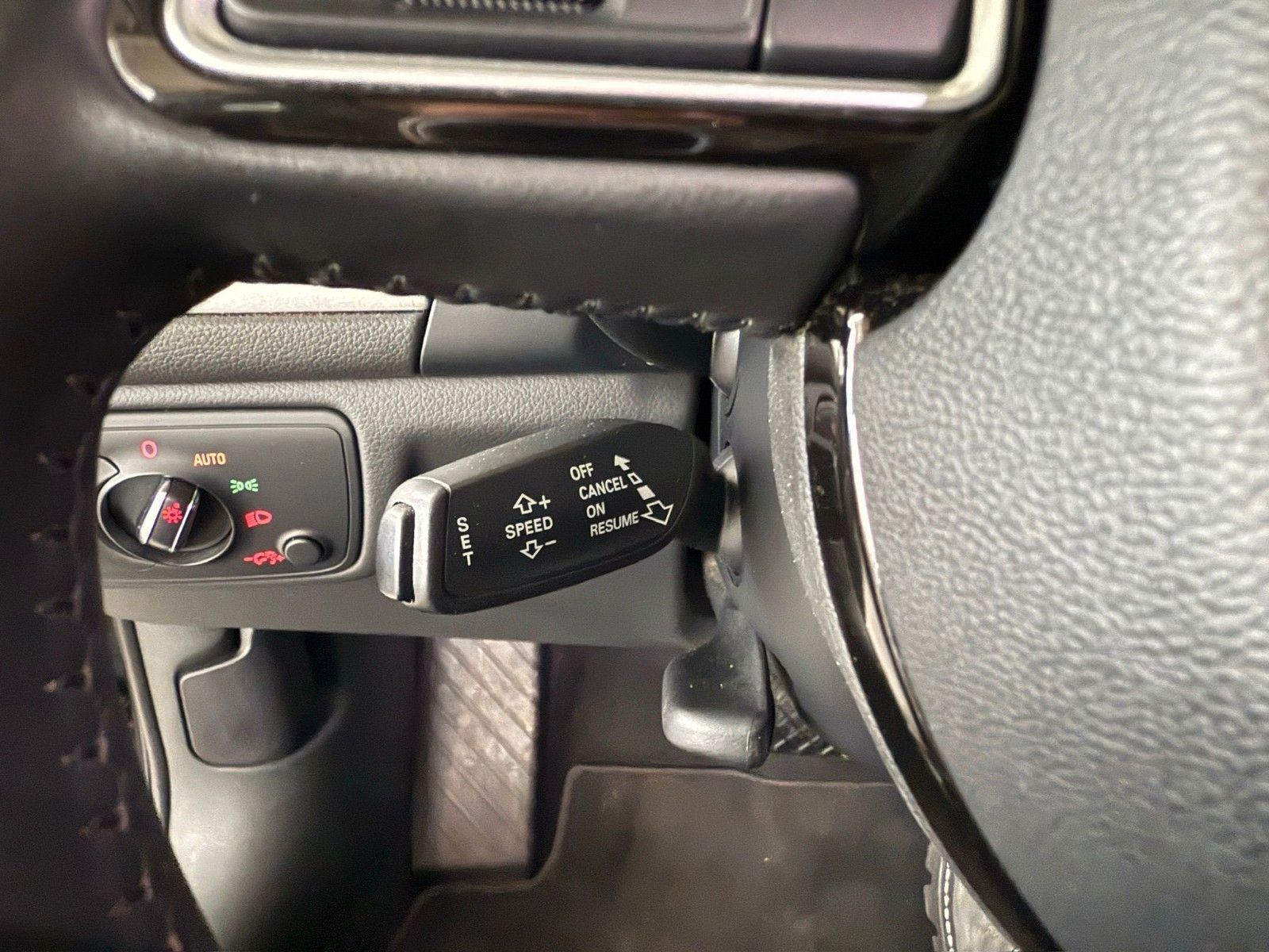 Fahrzeugabbildung Audi A6 Avant 2.0 TDI quattro S-LINE/NAVI/SPORT/Nappa