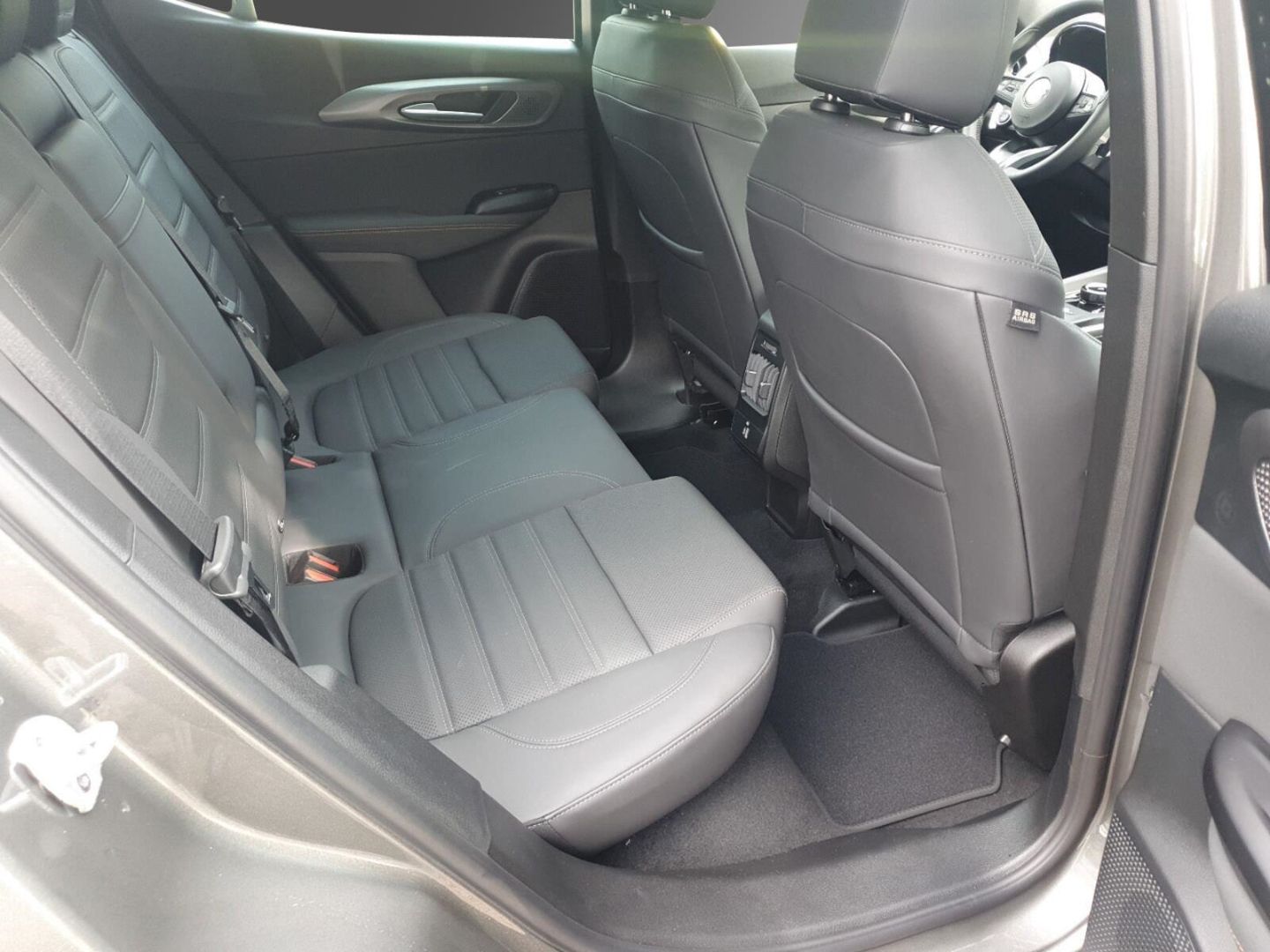 Fahrzeugabbildung Alfa Romeo Tonale Veloce Ibrida 1.5 Mild-Hybrid-MY25-Voll