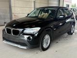 BMW X1 18d xDrive|AUTOMATIK|NAVI|SHZ|PDC|1HAND|EURO5 - BMW X1 in Mannheim
