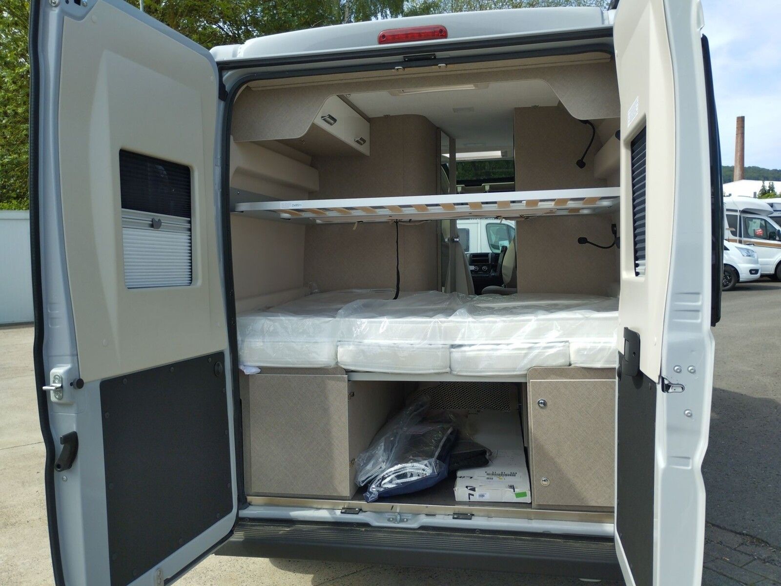 Fahrzeugabbildung Karmann Davis Lifestyle DA 591 LS Markise und Skyroof