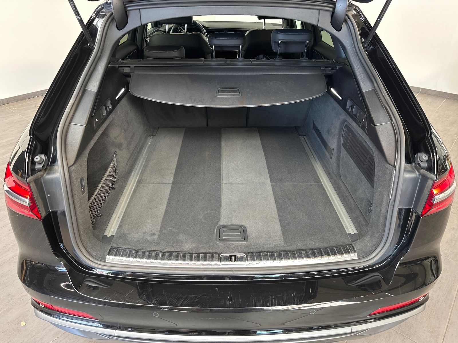 Fahrzeugabbildung Audi A6 Avant 50 TDI Qu S-Line NAV+LED+AHK+VCOCKPIT
