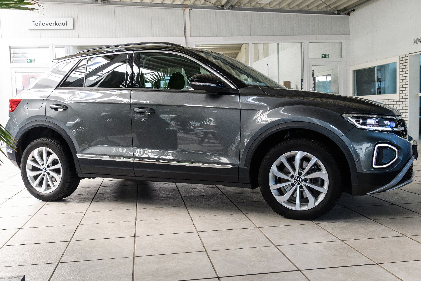 Fahrzeugabbildung Volkswagen T-Roc Style 2.0l TDI DSG + Navi + ACC + Keyless