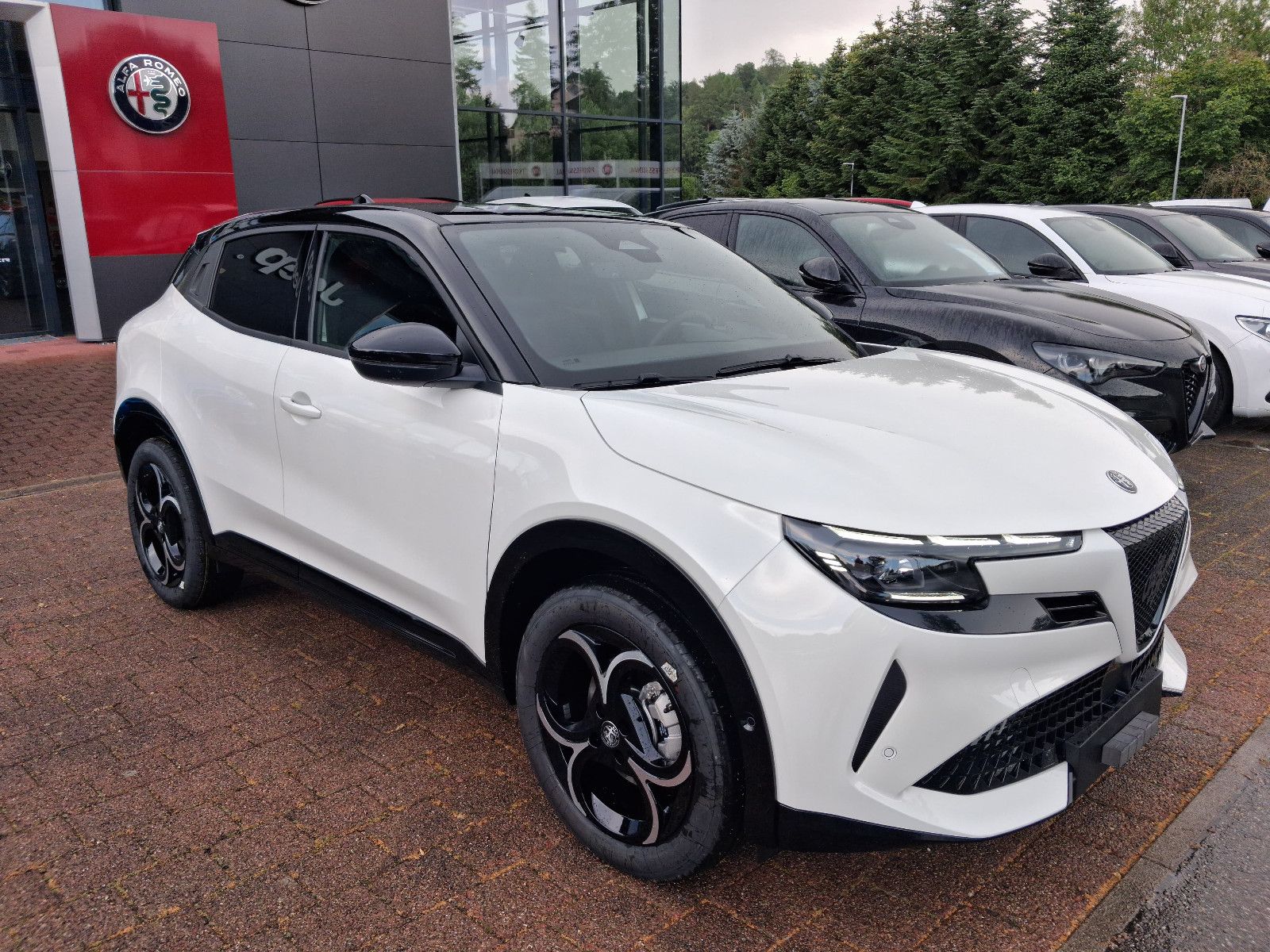 Fahrzeugabbildung Alfa Romeo Junior Ibrida 1.2 VGT 48V-Hybrid 107 kW Ti