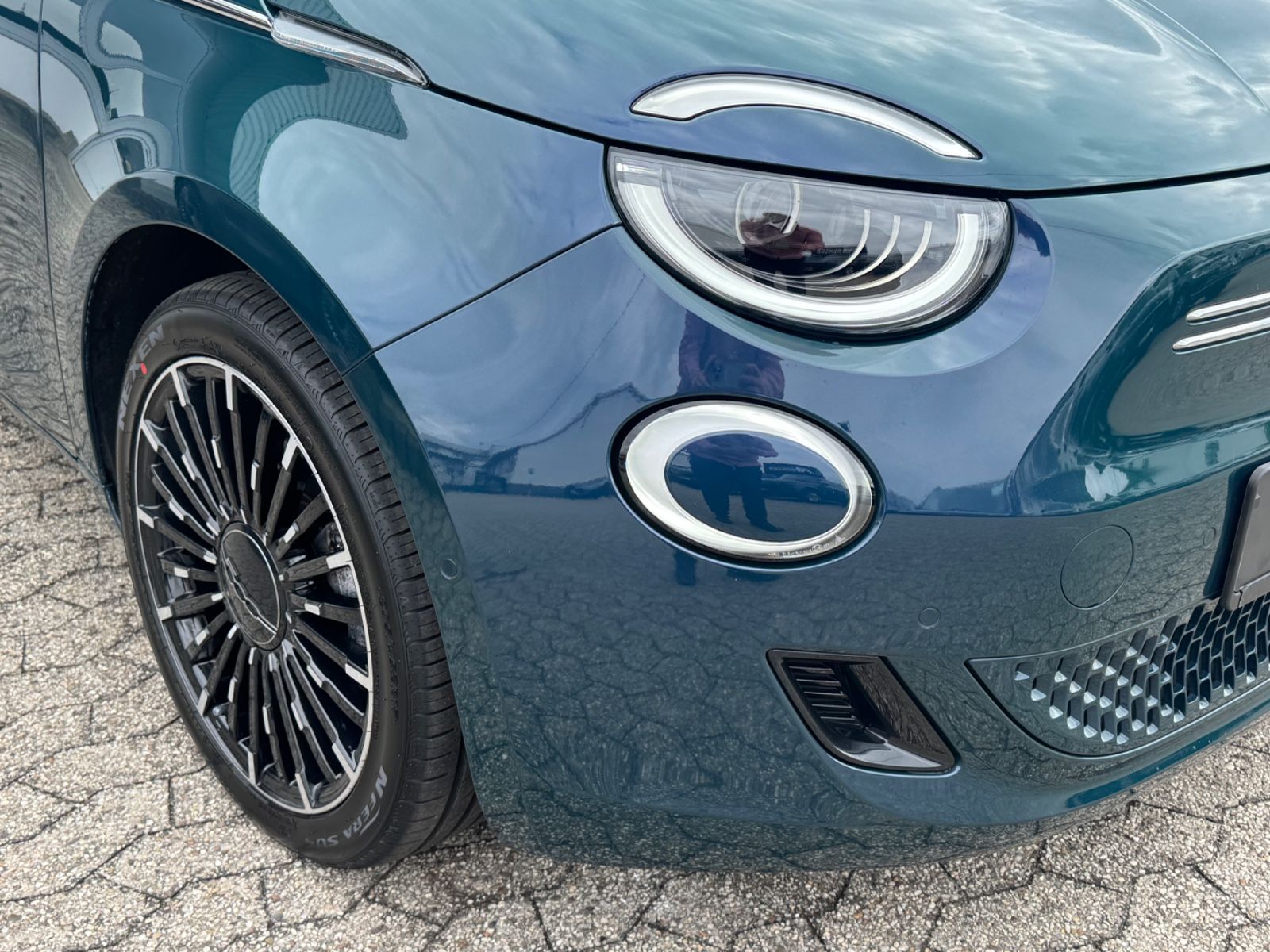Fahrzeugabbildung Fiat 500 e La Prima/Leder/LED/R-Cam/ACC/Navi/SHZ