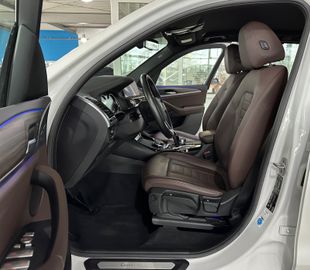Fahrzeugabbildung BMW X3 xD20d Luxury Line DAB HUD Komfort Alarm Leder