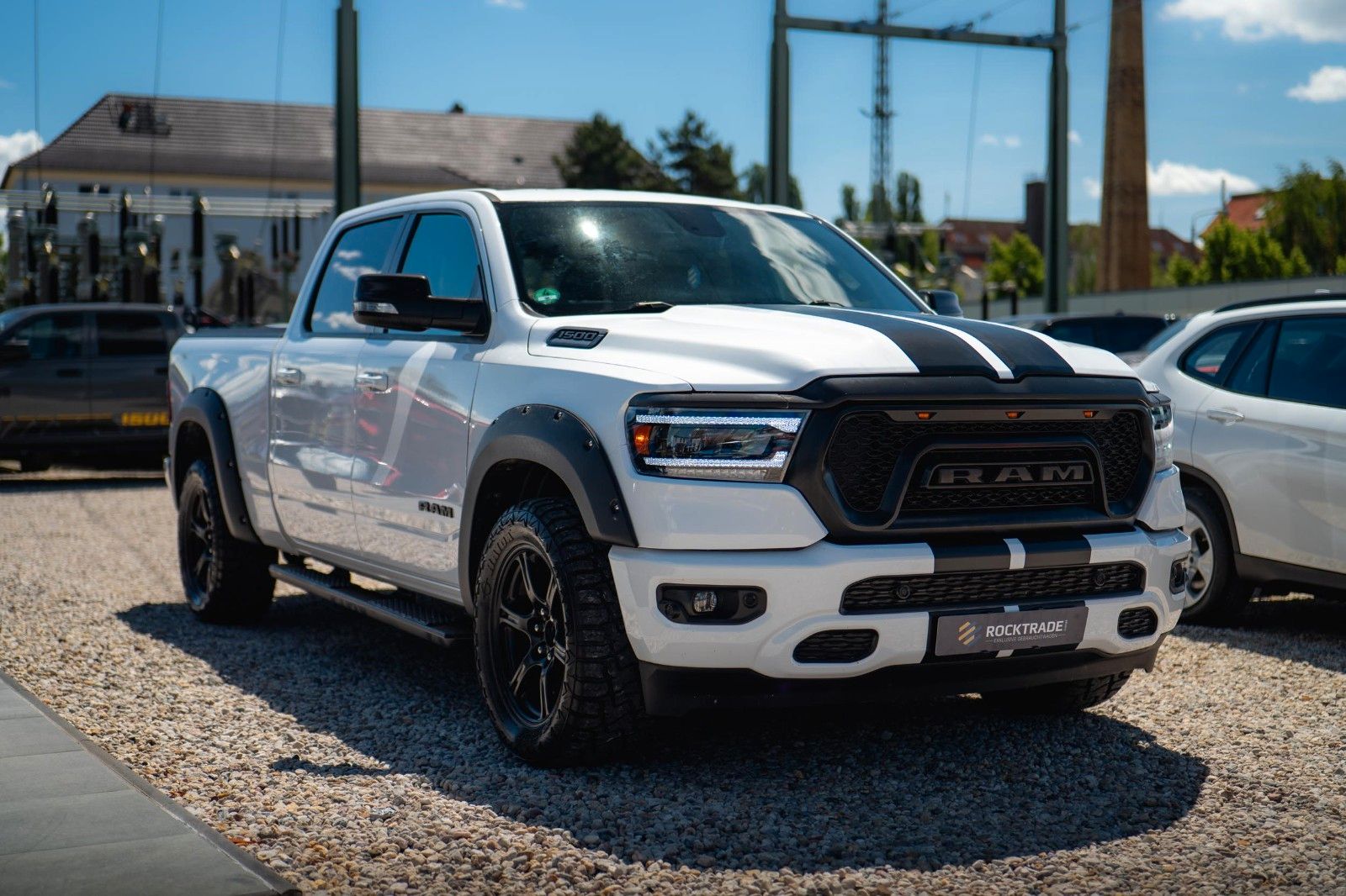 Fahrzeugabbildung Dodge RAM 5.7 V8 HEMI 4x4 OFFROAD Night-Paket LONGBED