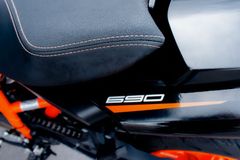 KTM Duke 690 R + A2 / 35 kW  + Akra + IXS Taschen