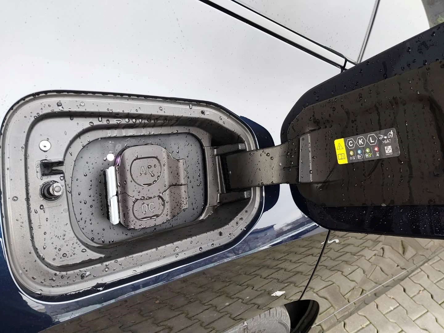 Fahrzeugeinzelansicht 12 Fahrzeugabbildung BMW iX xDrive60 |M Sportpaket| B&W| Panorama-Glasdac