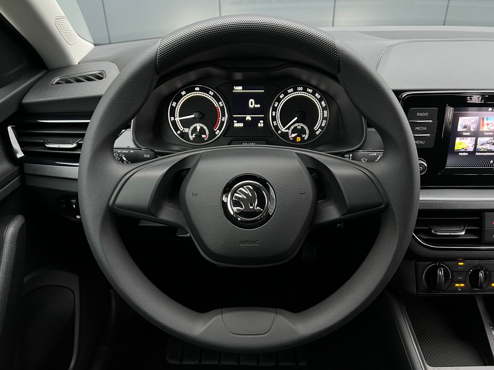 Fahrzeugabbildung SKODA Scala COOl PLUS 1.0 TSI *LED, Klima, Sitzhzg., S