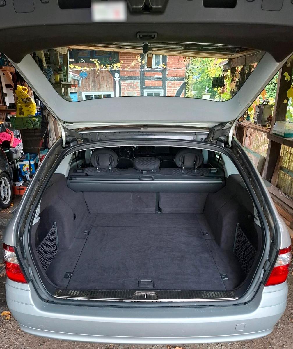 Mercedes-Benz E220 2004 — photo 13