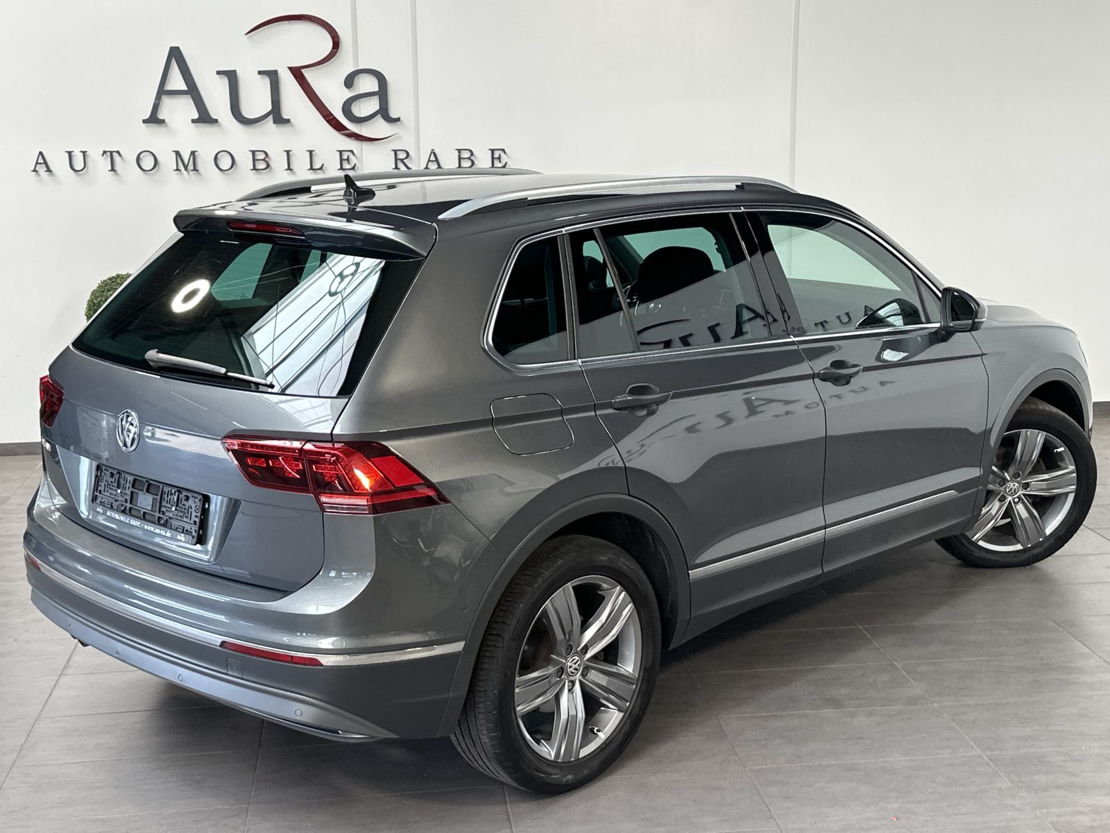 Fahrzeugabbildung Volkswagen Tiguan 2.0 TDI DSG HL NAV+LED+KAM+ACC+VCOCKPIT