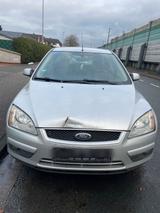 Ford Focus TÜV 01.2026 PDC - Ford Focus aus 2007: Kombi