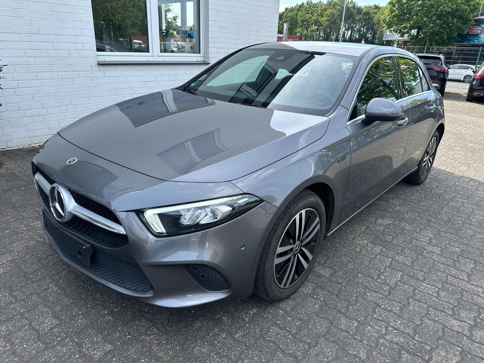 Mercedes-Benz A 250 e DCT Progressive Navi LED Kamera AHK