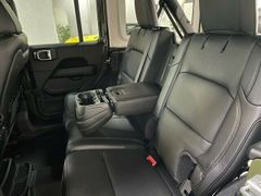 Fahrzeugabbildung Jeep 392 UNLIMITED RUBICON 6.4L-V8 DUAL DOORS-CAM
