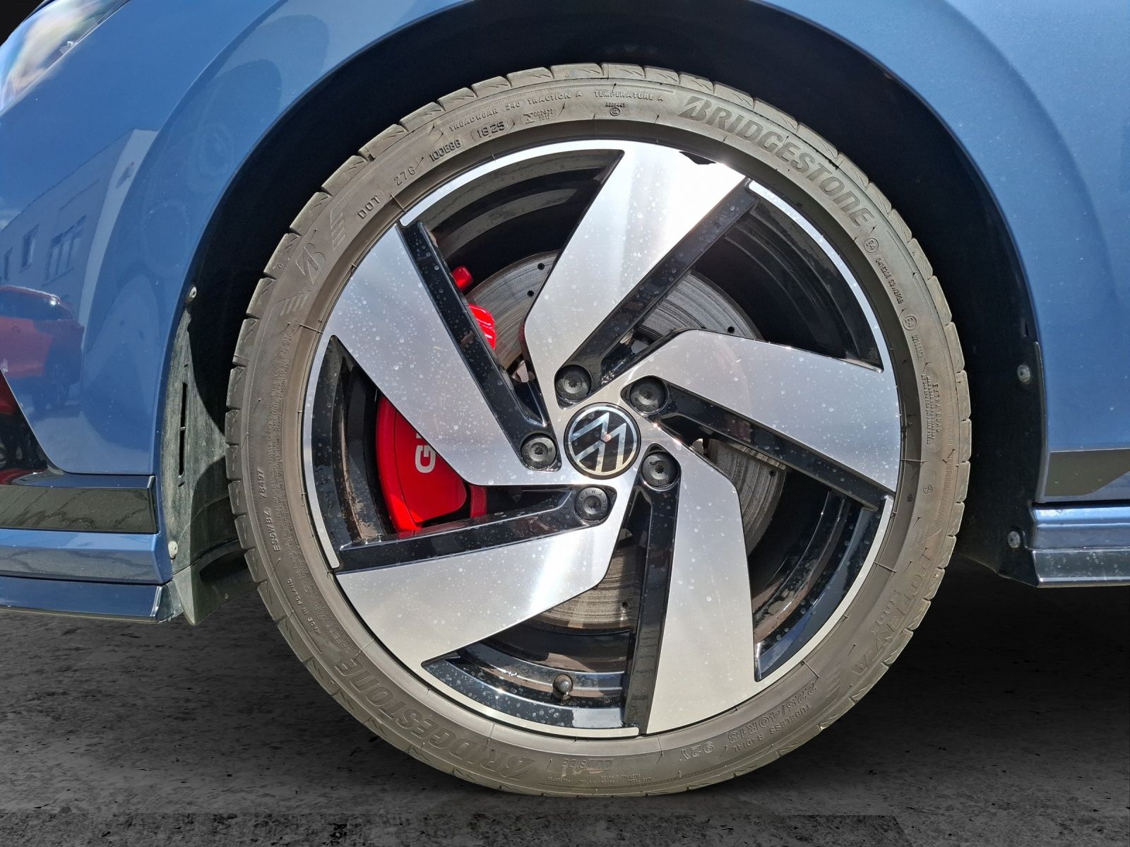Fahrzeugabbildung Volkswagen Golf VIII GTI Clubsport DSG Matrix Navi AID Pano