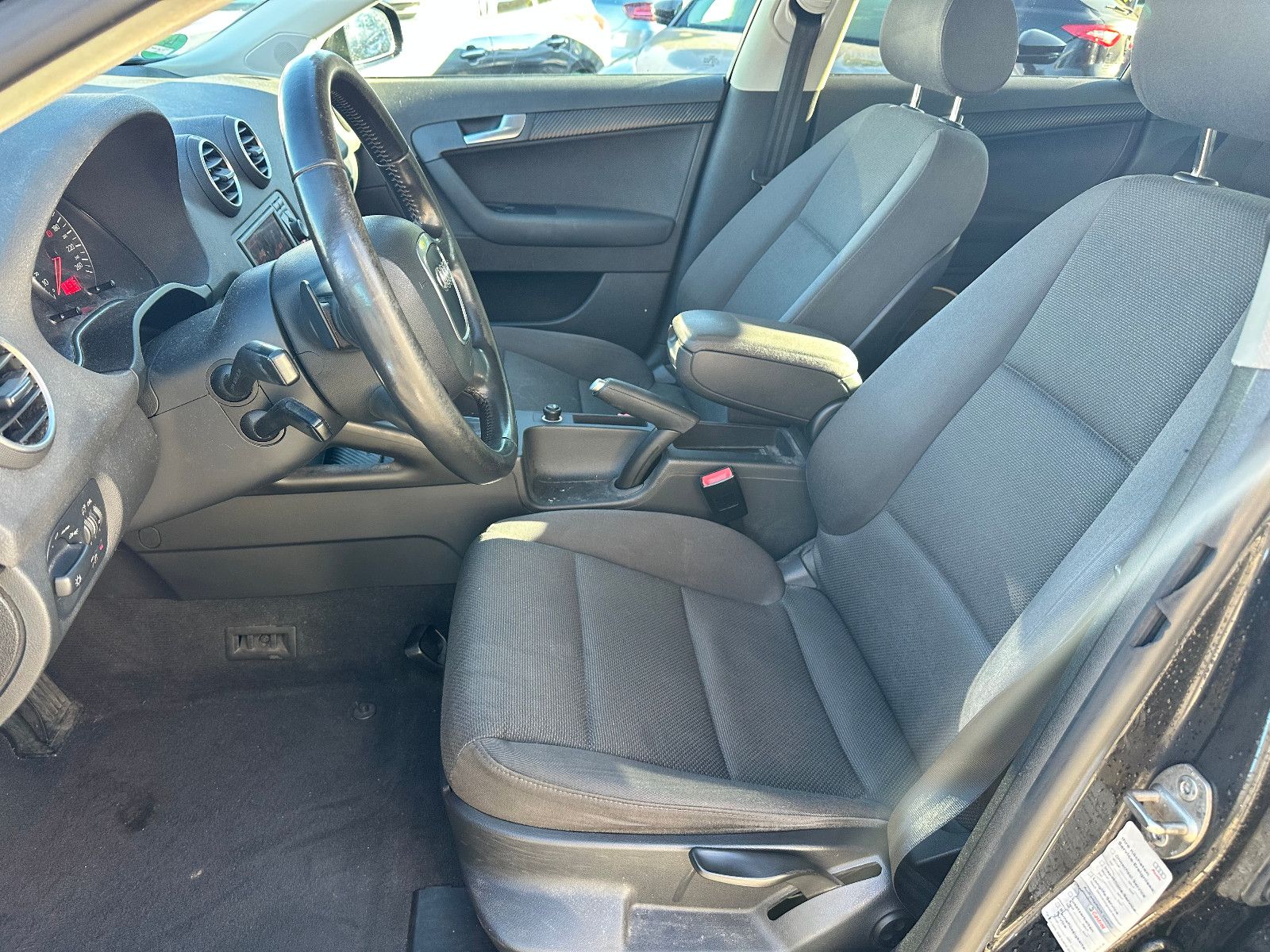 Fahrzeugabbildung Audi A3 SPORTBACK 2.0 TDI S LINE AMBIENTE*AHK+AUTOM*
