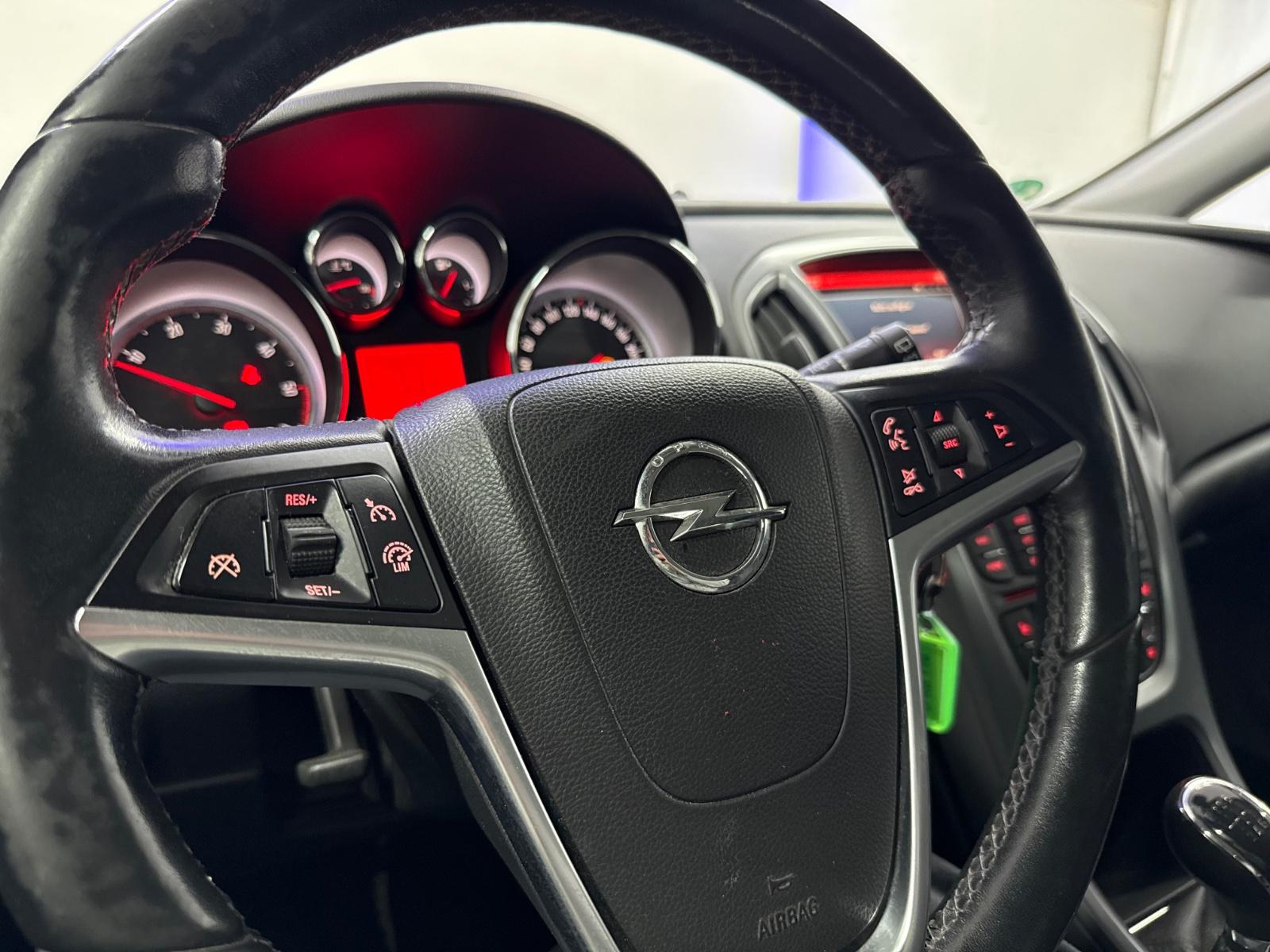Opel Astra 2014 — photo 30