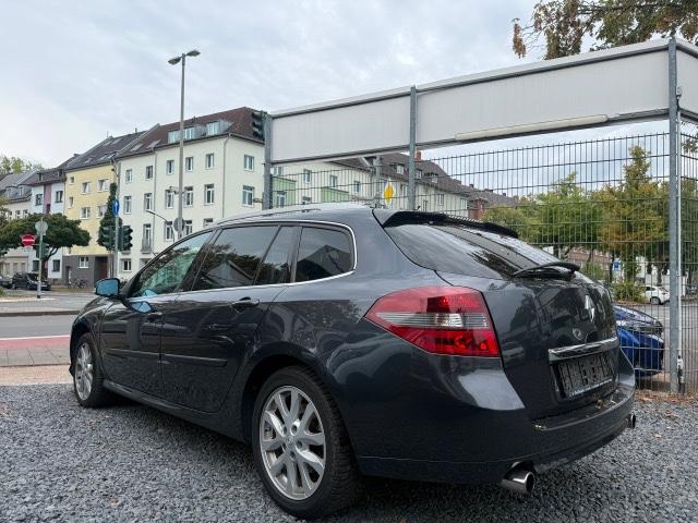 Renault Laguna 2010 — interior