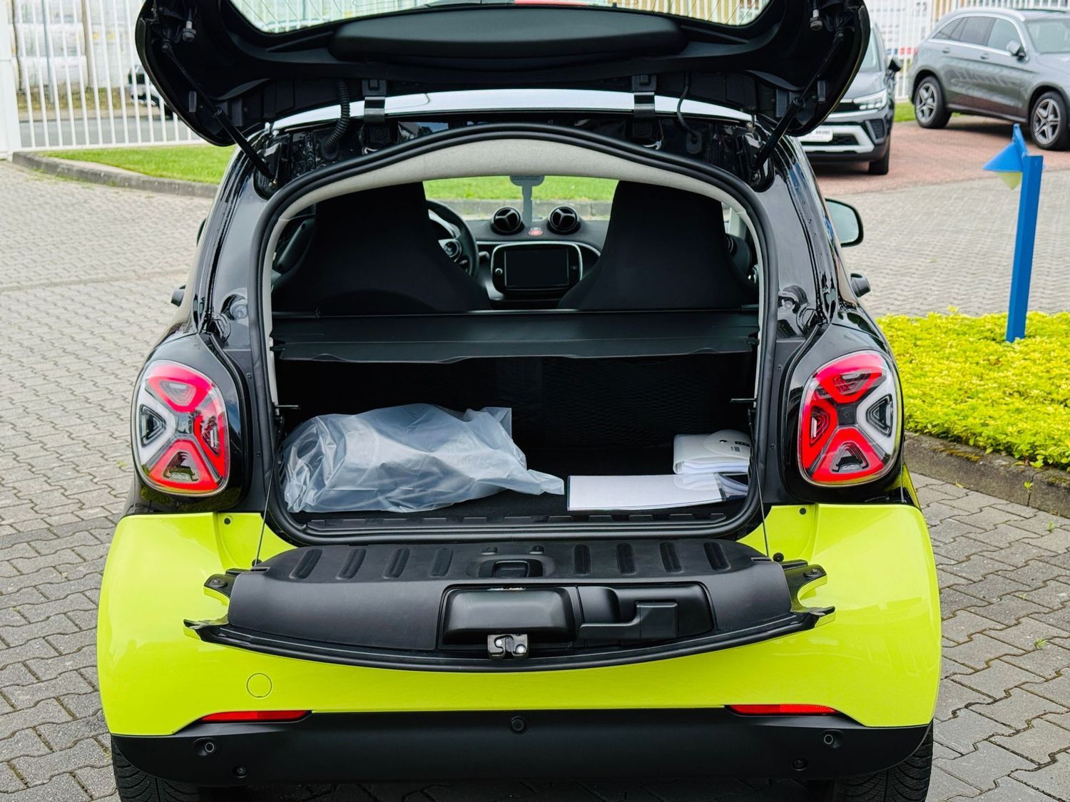 Fahrzeugabbildung Smart forTwo EQ EXCLUSIVE, Winter, LED, PTS, RFK, Pano