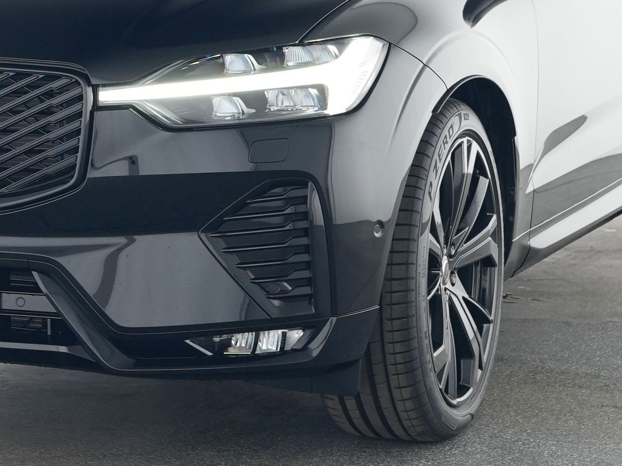 Fahrzeugabbildung Volvo XC 60 B5 Plus Black Edition AWD