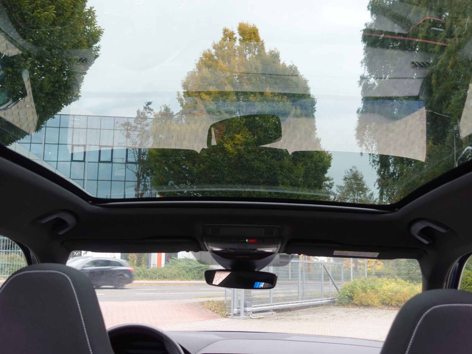 Fahrzeugabbildung SKODA Kamiq 1.5 TSI ACT MONTE CARLO LED/Navi/RFK/18"/.