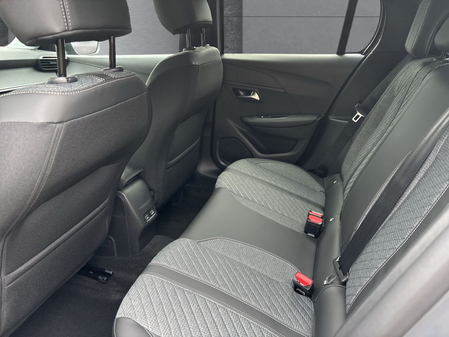 Peugeot 208 - Bild 9