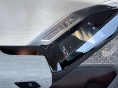 Fahrzeugabbildung BMW i7 xDrive M70 THEATRE EXECUTIVE LOUNGE B&W SKY