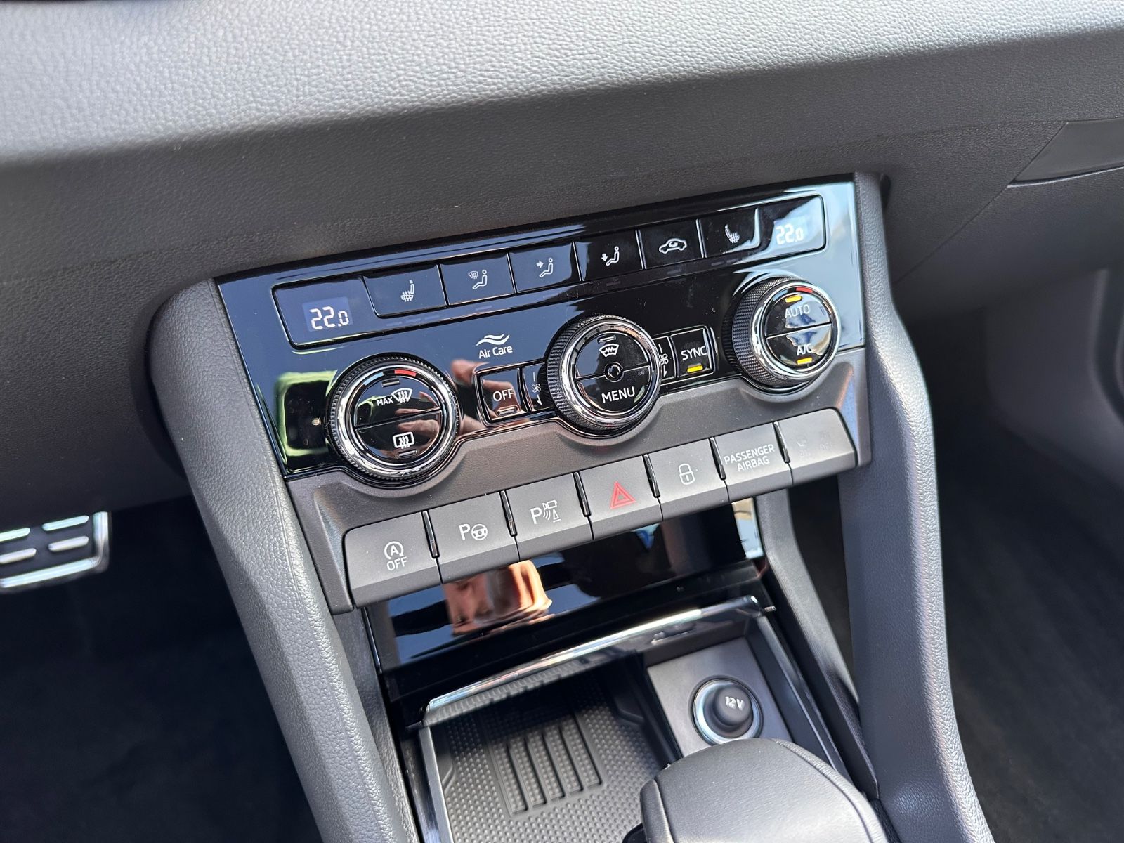 Fahrzeugabbildung SKODA Karoq Sportline 1.5 TSI DSG MATRIX/AHK/ACC/Navi