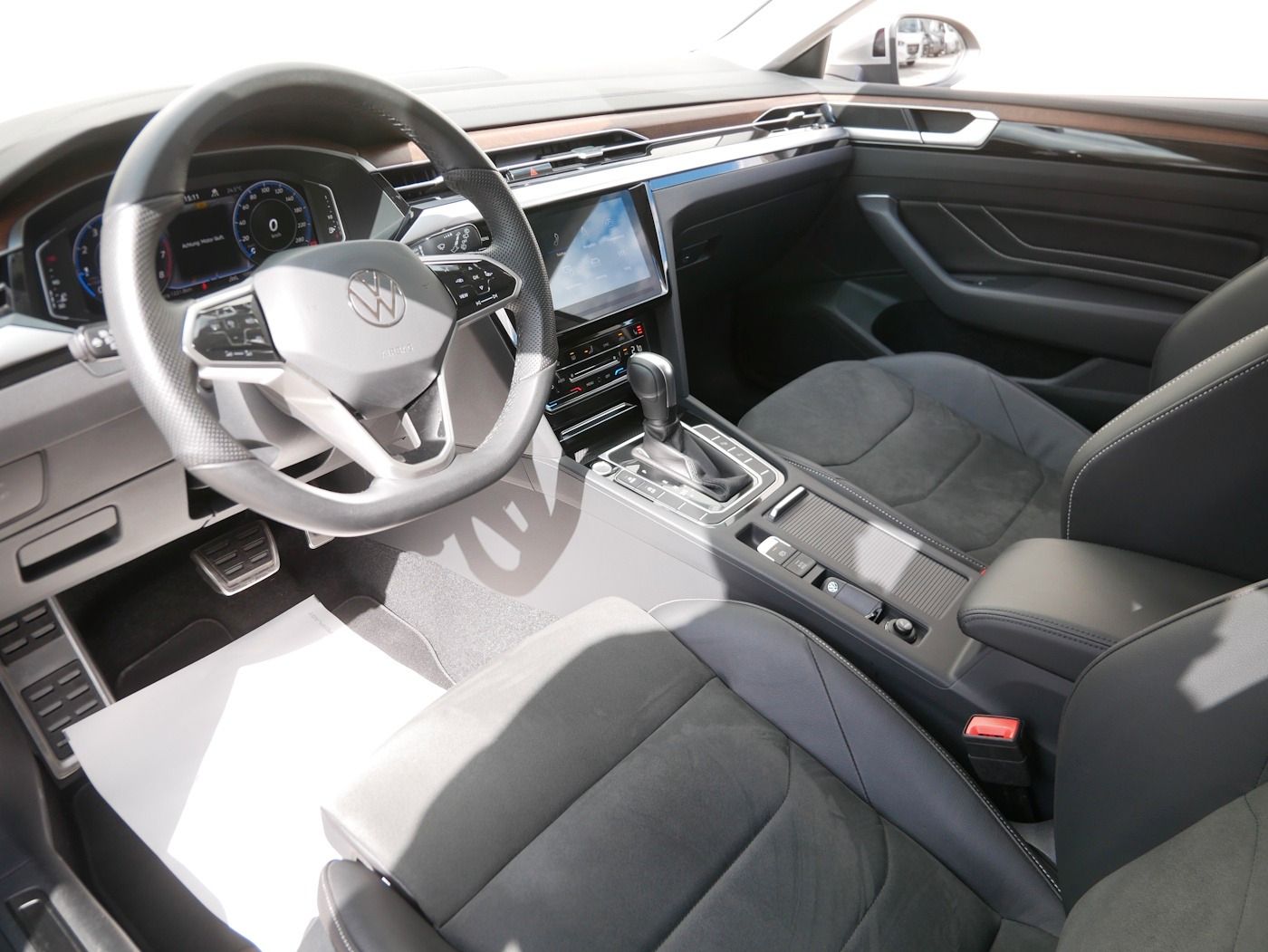 Fahrzeugabbildung Volkswagen Arteon SB 2.0 Elegance NEU60T AHK Kamera DSG SHZ