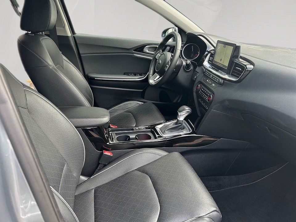 Fahrzeugabbildung Kia Ceed 1.4T 140PS A/T Platinum Edition Kleinwagen