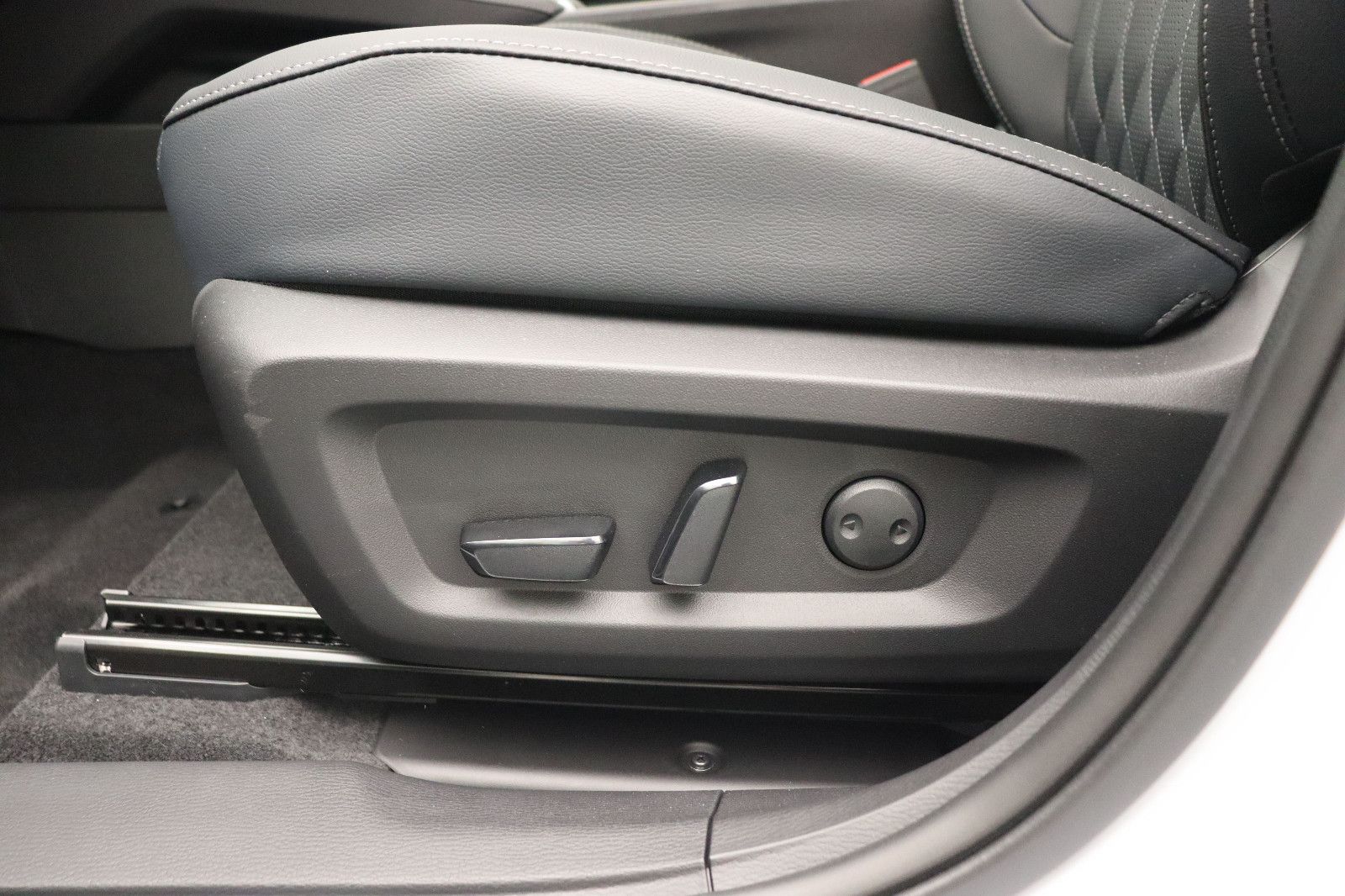 Fahrzeugabbildung Mitsubishi Outlander 2.4 PHEV Top 4WD