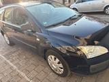 Ford Focus Turnier 1.6  Benziner Automatik - Ford Focus aus 2005: Turnier