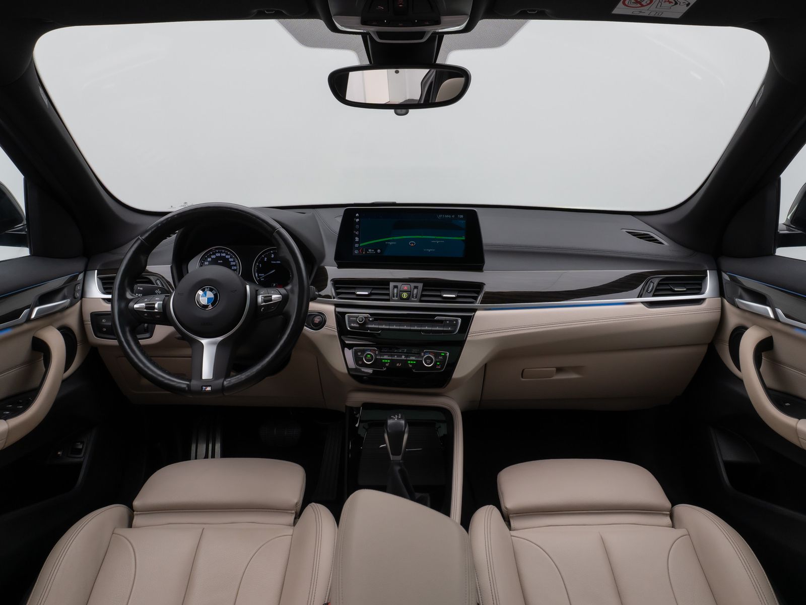 Fahrzeugabbildung BMW X1 xD25e MSport Panorama Kamera HUD DAB HiFi AHK