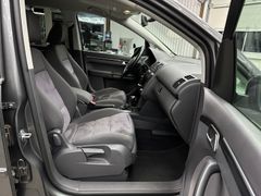 Fahrzeugabbildung Volkswagen Touran 1.4 TSI Highline / 7-Sitzer Automatik SHZ