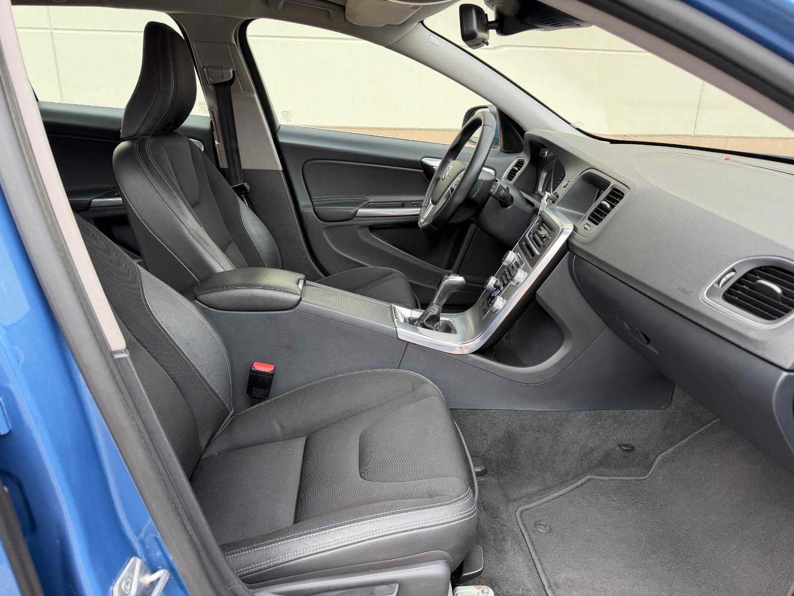Volvo V60 D3 Momentum - XENON + SHZ + ZR NEU