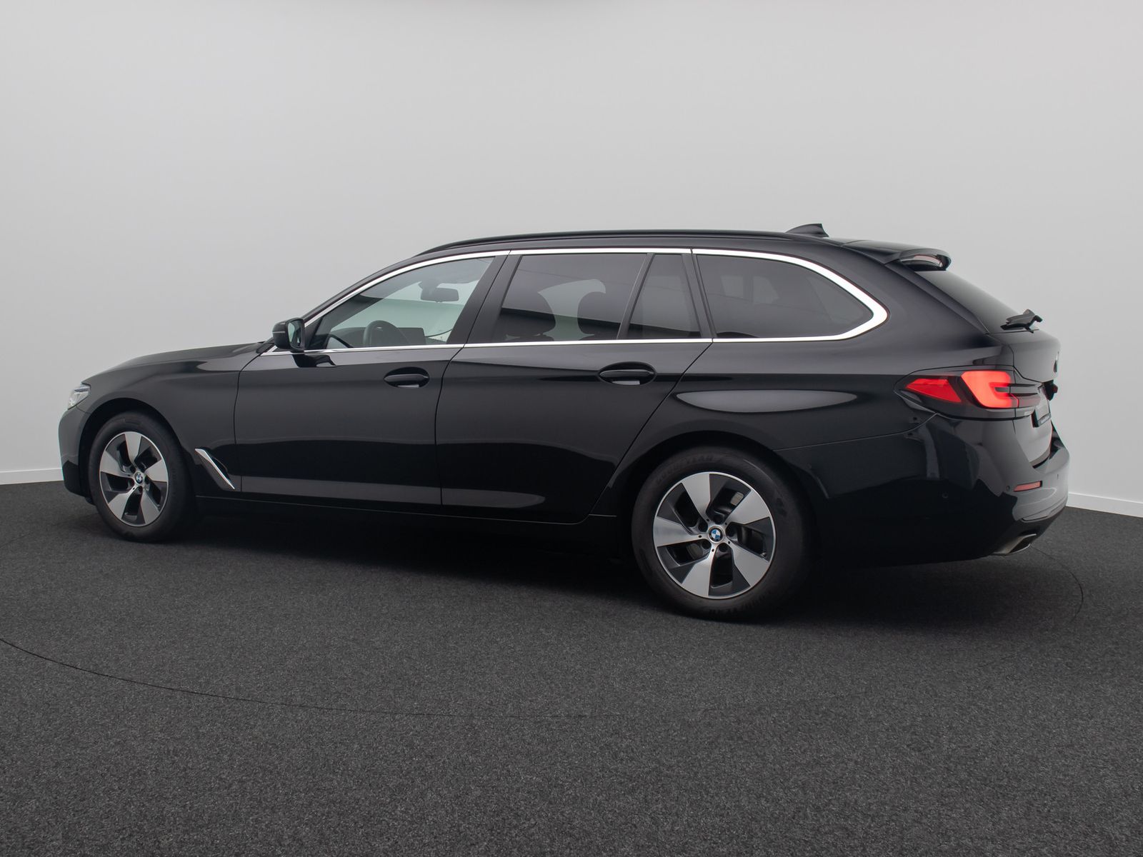 Fahrzeugabbildung BMW 520d xD Laser ACC HUD DAB Kamera DisplKey Alarm