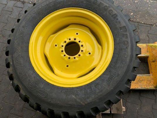 John Deere 300/70-20
