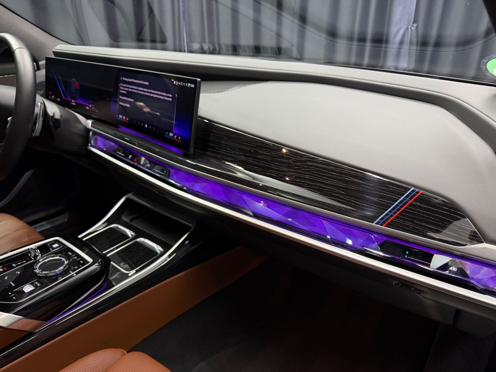 Fahrzeugabbildung BMW 750e xDrive M Sport Pro|TV|B&W|MASSAGE|SKY-LOUNG