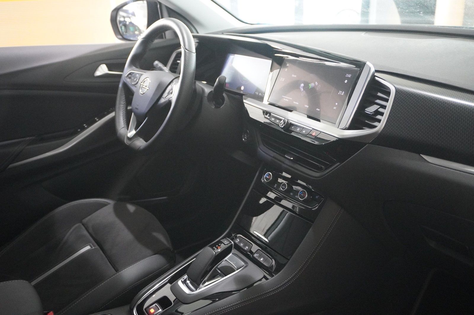 Fahrzeugabbildung Opel Grandland (X) 1.6T GSe 4HYBRID NAVI/LED/KAMERA