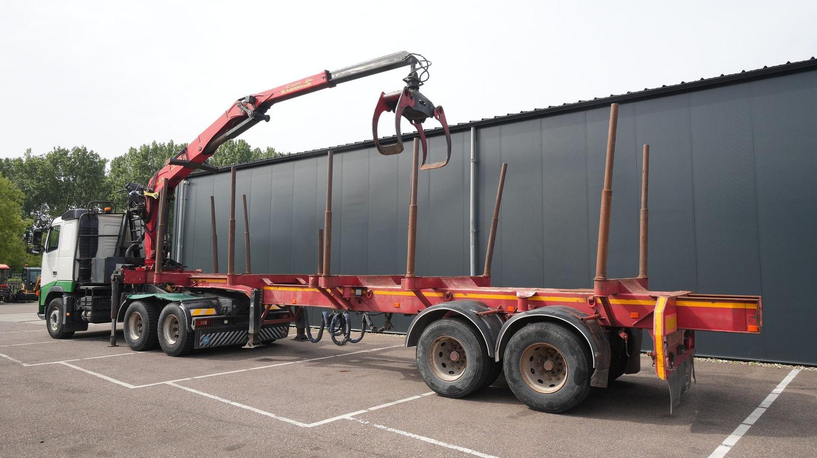 Volvo FH 460 6x4 combi with Palfinger SRX 47 crane and