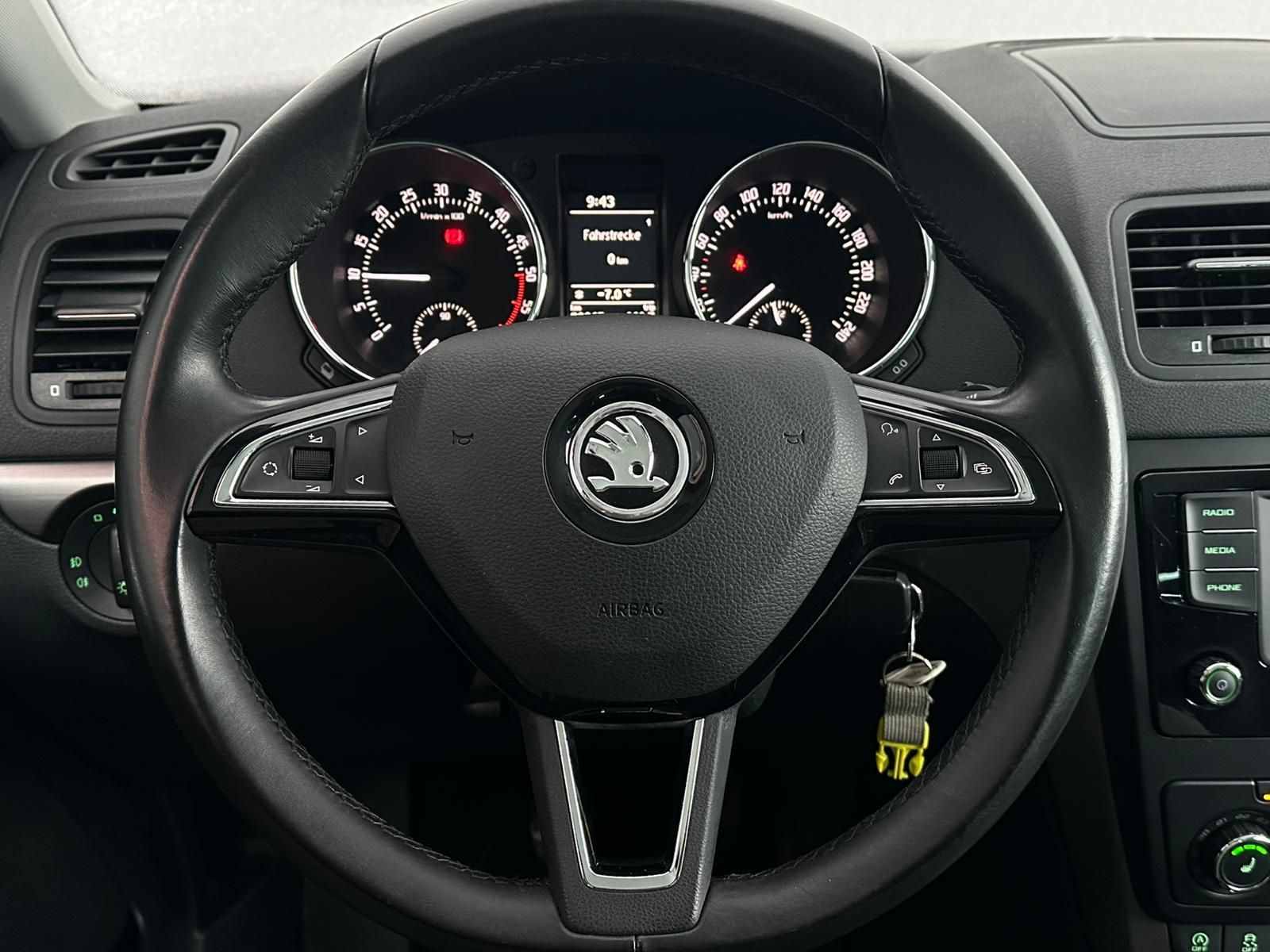 SKODA Yeti 2.0TDI DRIVE 4x4* XENON#SHZ#TEMPO#PDC#KLIMA - Image 11