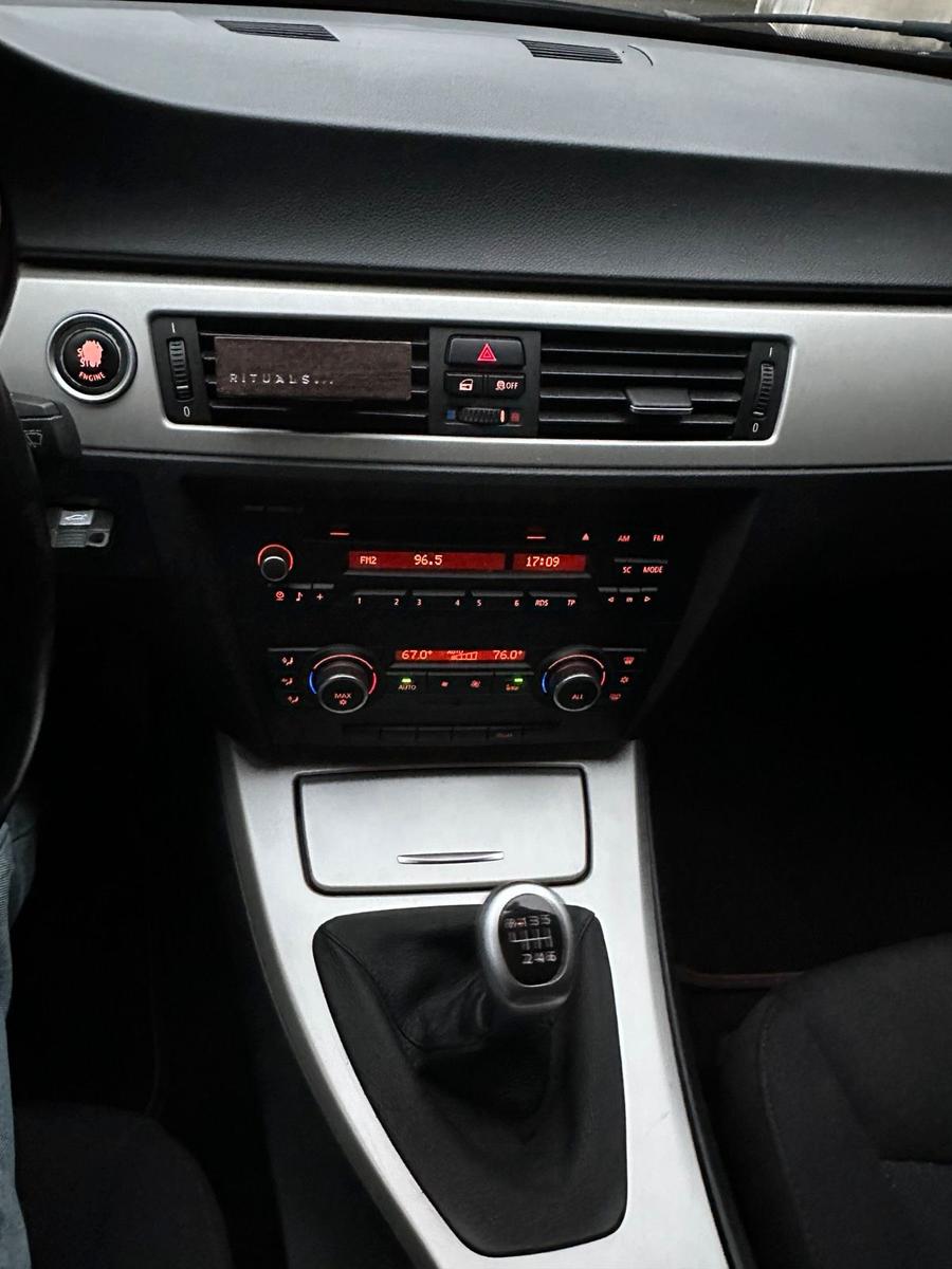 BMW 320 2011 — photo 9