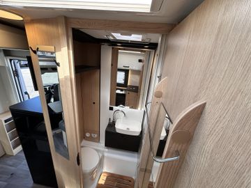 Sunlight Adventure T Ford 670S Combi 6E Hubbett Autom.