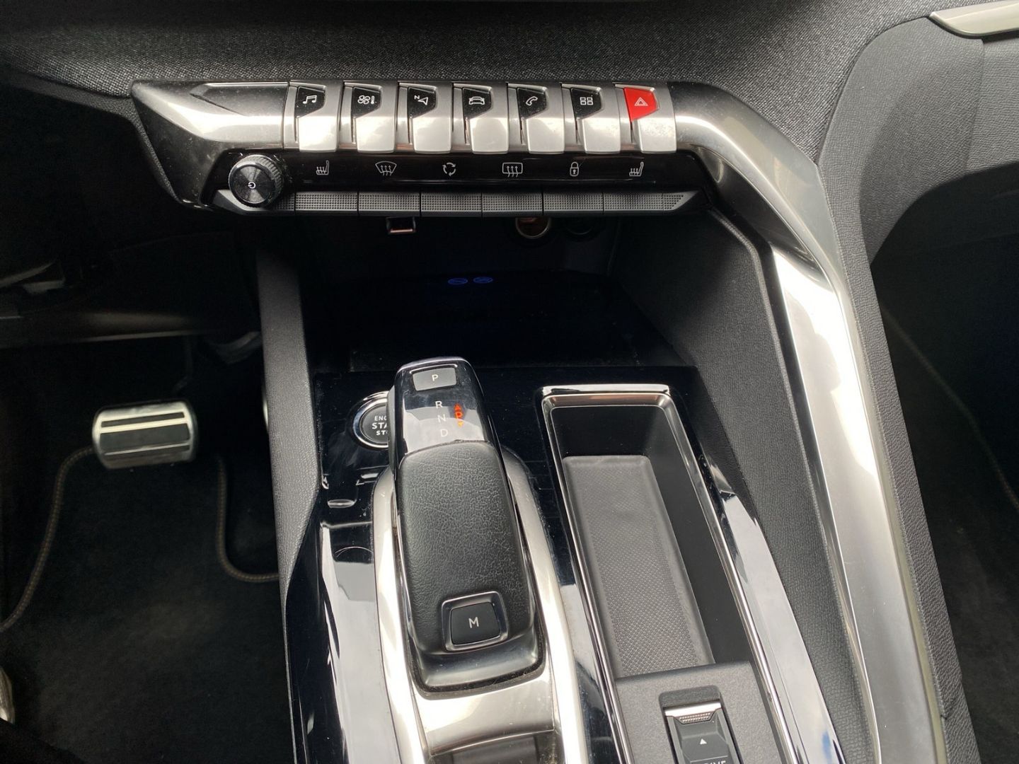 Fahrzeugabbildung Peugeot 3008 Roadtrip 1.2 PT 130 *Navi Digitales Cockpit