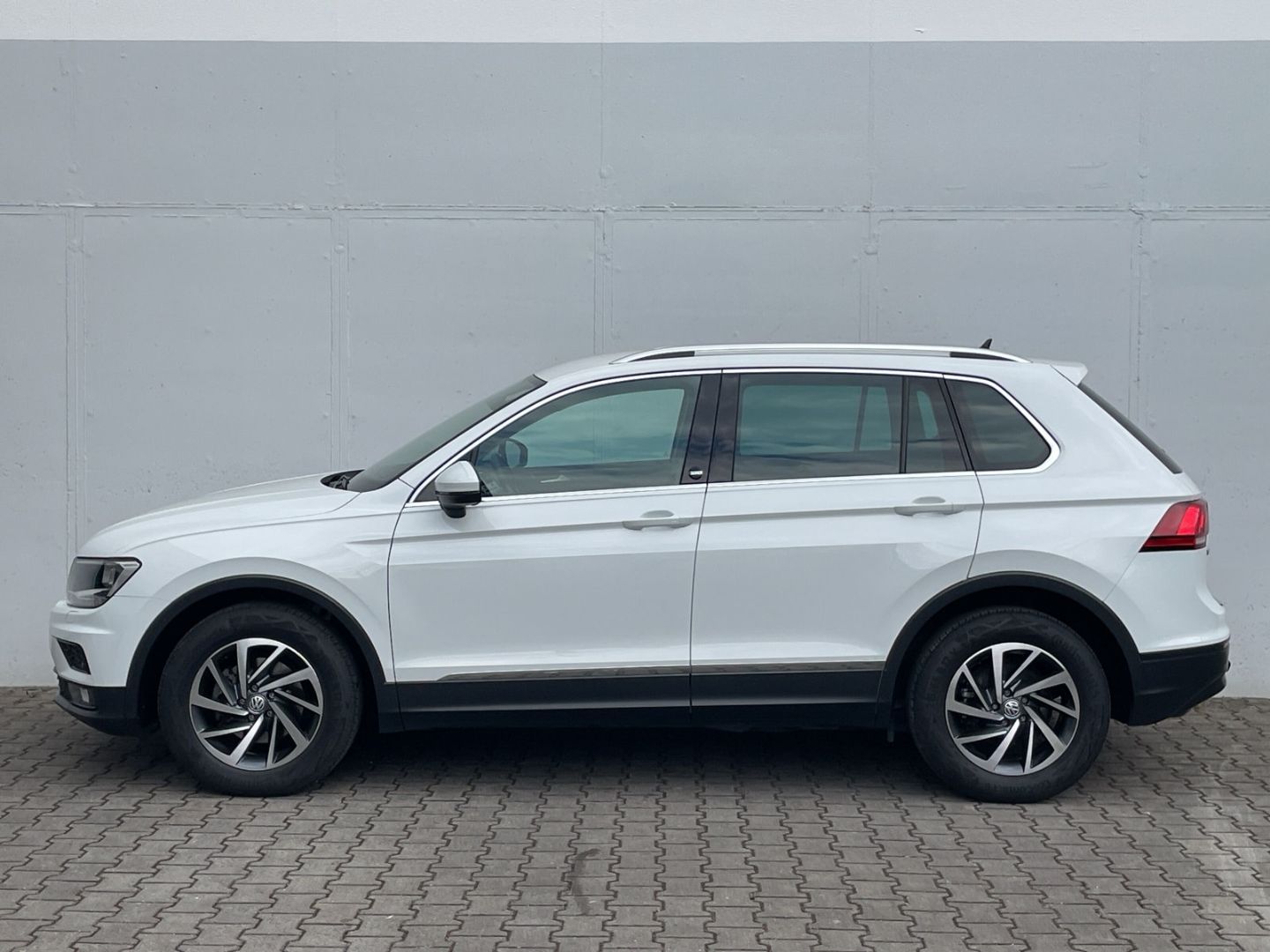 Tiguan 2.0TDI Sound AHK/Navi/App-Connect/ACC/PDC