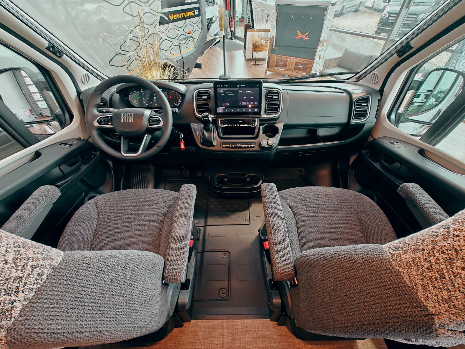 Fahrzeugabbildung HYMER / ERIBA / HYMERCAR HYMER REDWOOD 600 TRAIL 2026