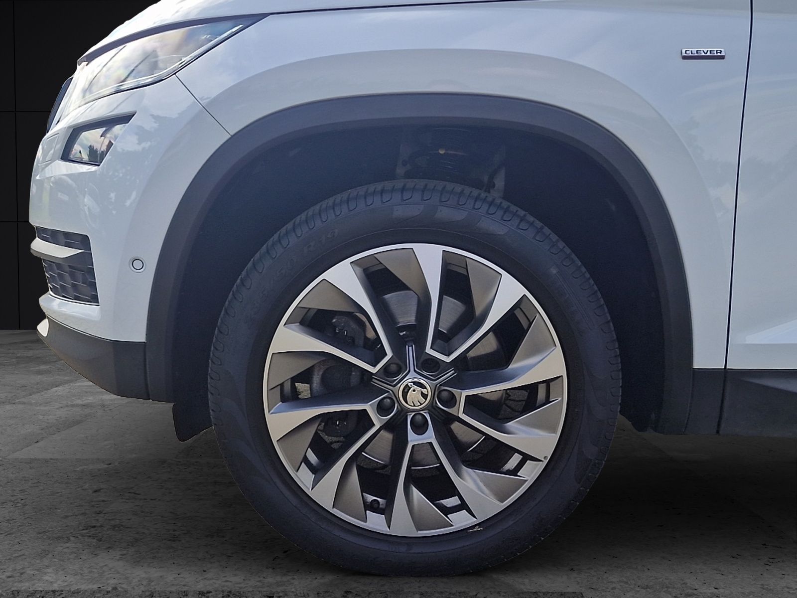 Fahrzeugabbildung SKODA Kodiaq TDI Clever 4x4 LED Navi ACC STHZ 4xSHZ